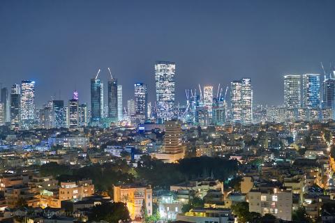 Skyline Tel Aviv 's avonds'